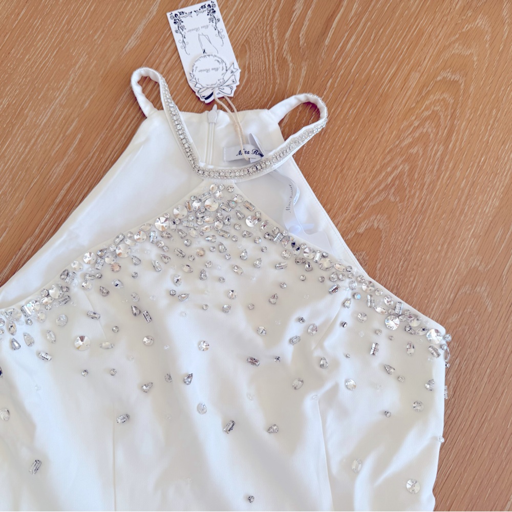Elegant Strapless White Dress with Crystal Embellishments